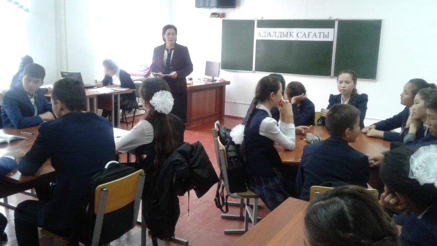 Бірыңғай жалпы республикалық "Адалдық сағаты" өткізілді.