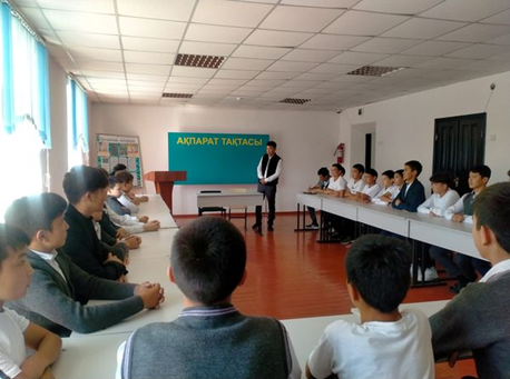 № 3 Қарымбай Қошмамбетов атындағы орта мектебінде «ұлдар» клубының ( 8-11 сынып) ұлдарымен кездесу
